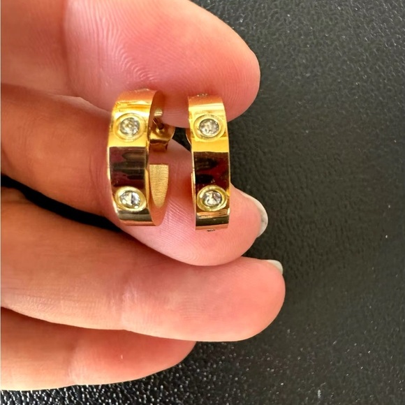 NEW LUXURY SMALL ZIRCONIA STUDDED HOOP EARRINGS - Picture 7 of 12